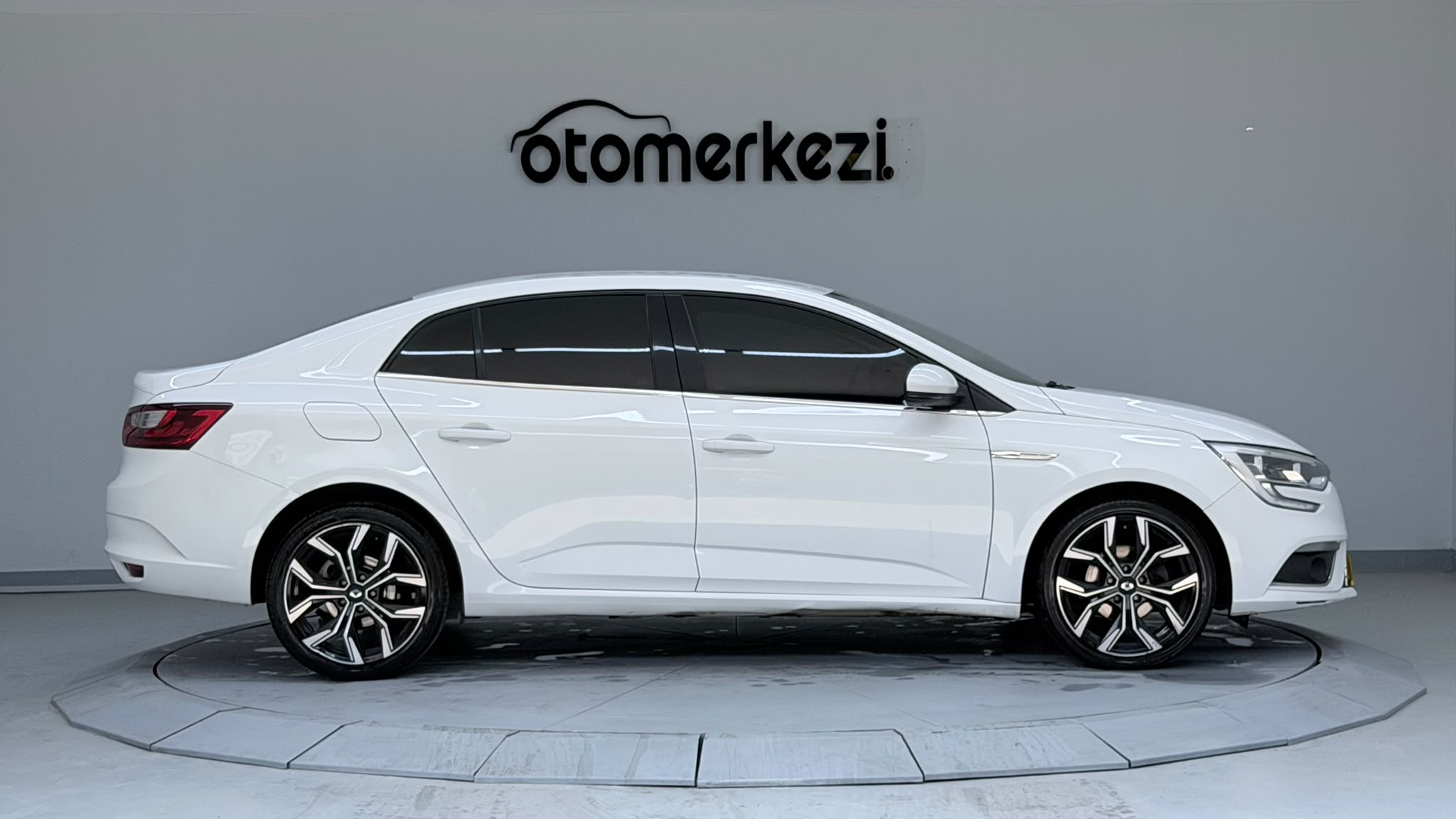 RENAULT MEGANE 4